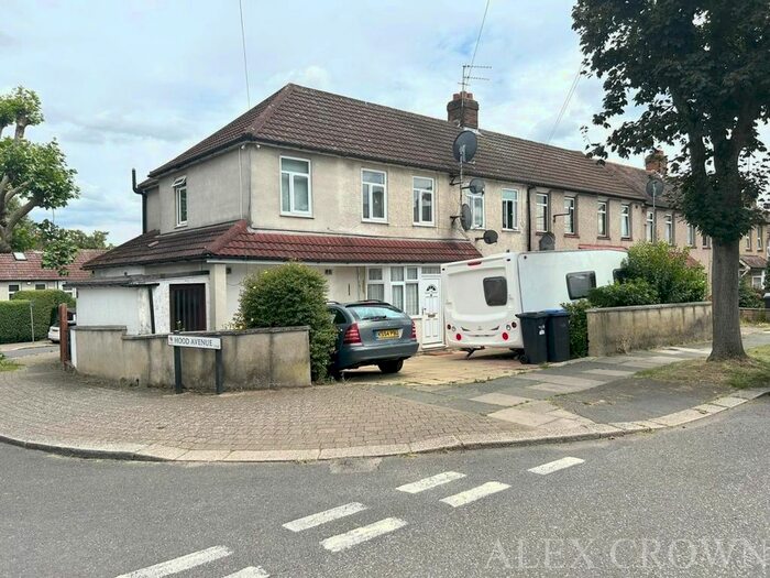 2 Bedroom Flat To Rent In Trent Gardens, London, N14