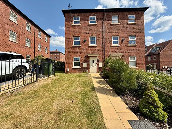 2 Bedroom House To Rent In Asket Fold, Leeds, LS14