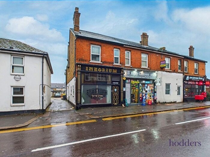 2 Bedroom Maisonette For Sale In High Street, Addlestone, Surrey, KT15