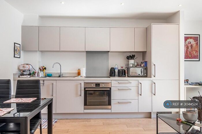 1 Bedroom Flat To Rent In Waterside Way, London, N17