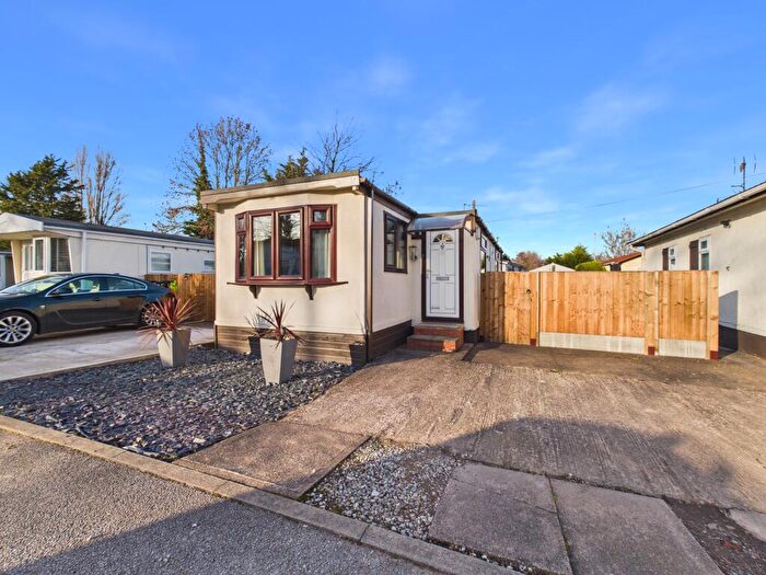 1 Bedroom Park Home For Sale In New City, Curzon Lane, DE24