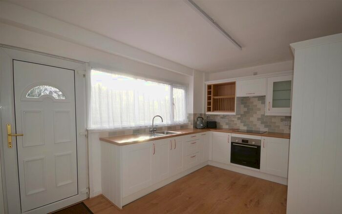 2 Bedroom Town House To Rent In Skipacre Avenue, Stoke-On-Trent, ST6