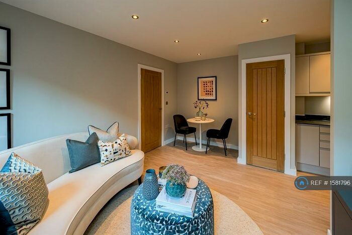 1 Bedroom Flat To Rent In Bellfield Road, High Wycombe, HP13