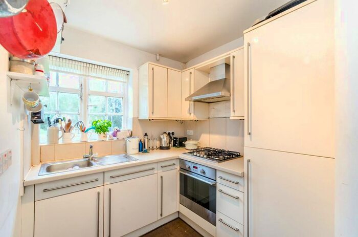 1 Bedroom Flat To Rent In Neale Close, Hampstead Garden Suburb, London, N2