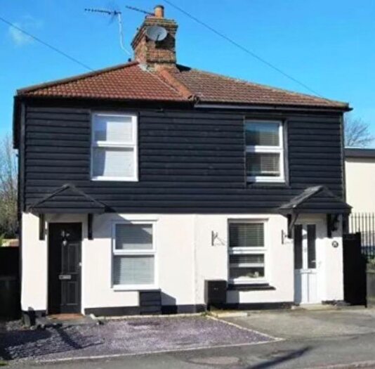 2 Bedroom Semi-Detached House For Sale In Cromwell Road, Warley, Brentwood, Essex, CM14