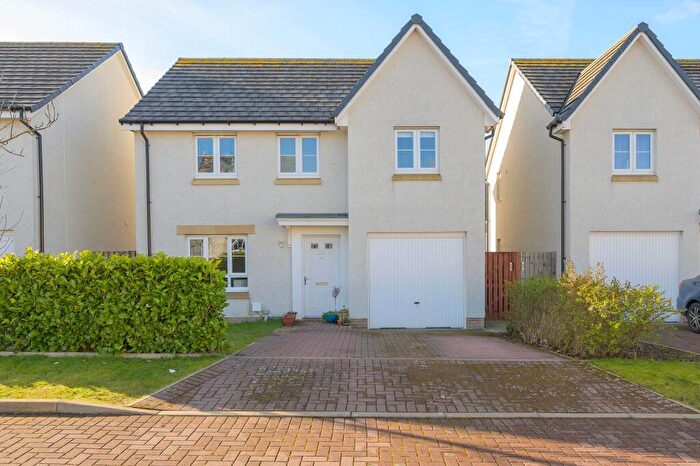4 Bedroom Detached House For Sale In South Larch Way, Dunfermline, KY11