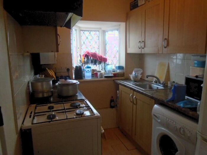 1 Bedroom Flat To Rent In Masefield Avenue, Southall, UB1