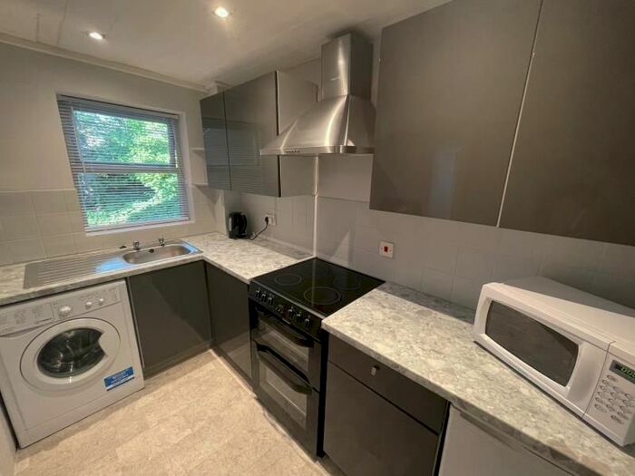 2 Bedroom Flat To Rent In Aire View Court, Vesper Road, Kirkstall, Leeds, LS5