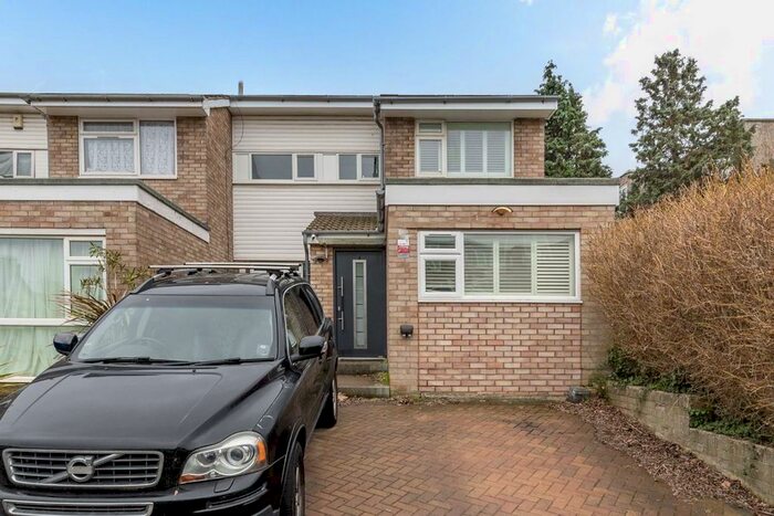 4 Bedroom Semi-Detached House To Rent In Templewood, London, W13