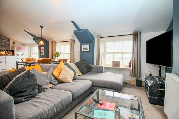 2 Bedroom Apartment To Rent In Hanover Square, Leeds, LS3