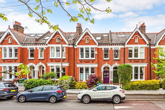 5 Bedroom Flat To Rent In Holmdene Avenue, London, SE24