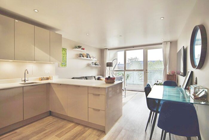 2 Bedroom Flat For Sale In Station Road, London, N11