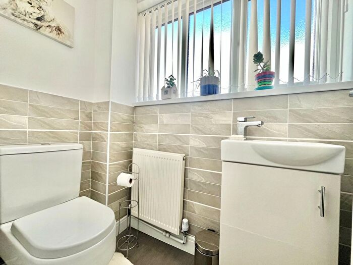 3 Bedroom Town House For Sale In Broadsands Court, Paignton, TQ4