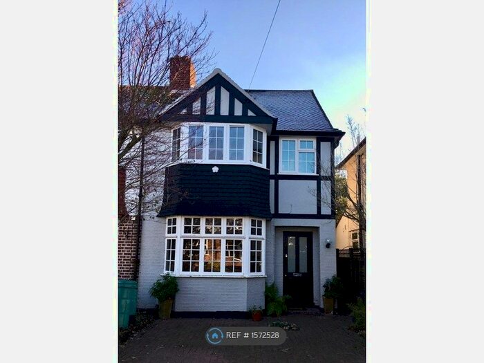 4 Bedroom End Of Terrace House To Rent In Devon Avenue, Twickenham, TW2