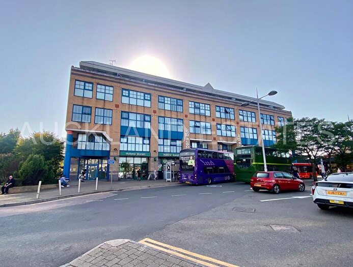 1 Bedroom Apartment To Rent In Darkes Lane, Potters Bar, EN6