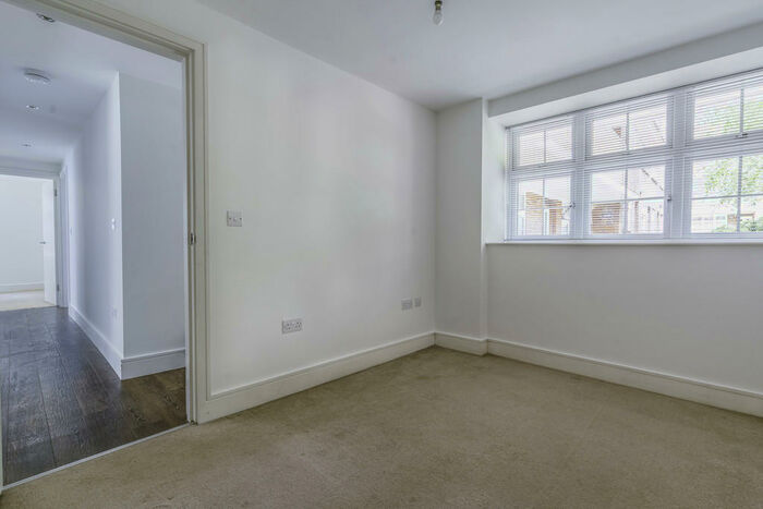 3 Bedroom Apartment To Rent In Halton Road, Islington, N1