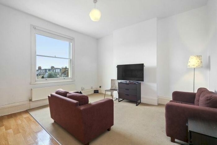 1 Bedroom Flat To Rent In Uxbridge Road, Shepherds Bush, London, W12