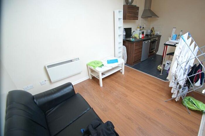1 Bedroom Flat To Rent In Moorland Avenue, Hyde Park, Leeds, LS6