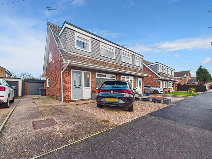 3 Bedroom Semi Detached House For Sale In Hathersage Road, Hull, HU8