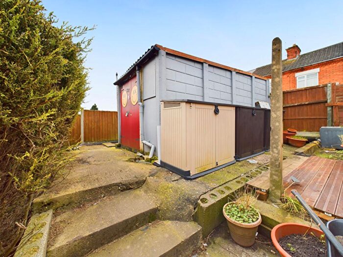 3 Bedroom End Of Terrace House For Sale In Dale Avenue, Carlton, Nottingham, NG4