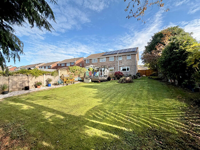 4 Bedroom Semi-Detached House For Sale In Sandgate Drive, Kippax, LS25