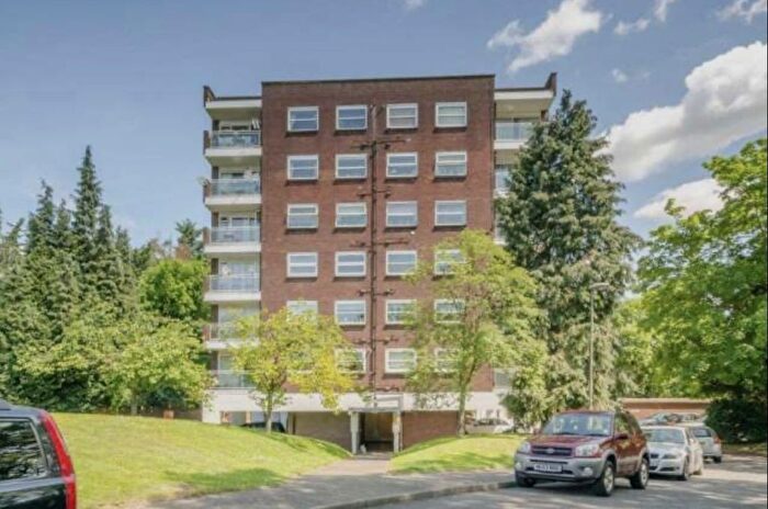 2 Bedroom Flat To Rent In Fairview Court, Linksway, London, NW4