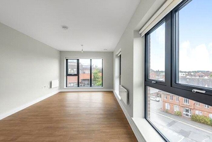2 Bedroom Flat To Rent In Purl House, Newbury, RG14