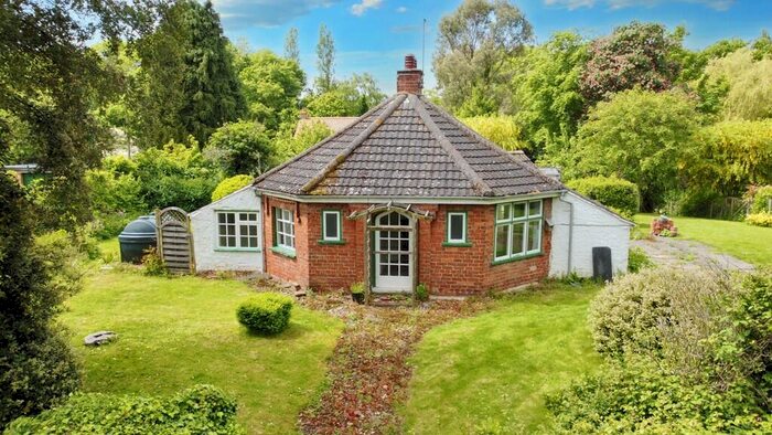 2 Bedroom Cottage For Sale In Little Cawthorpe, Louth, LN11