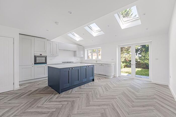 3 Bedroom Detached House For Sale In Eynswood Drive, Sidcup, DA14