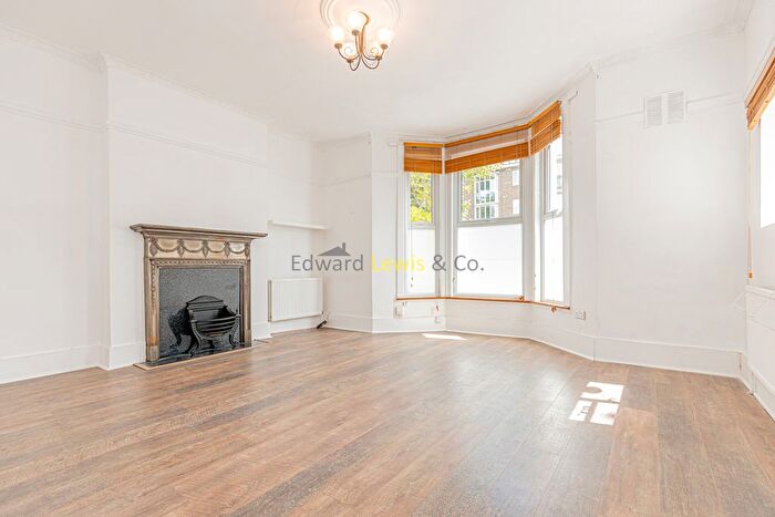 2 Bedroom Flat To Rent In Bethune Road, London, N16