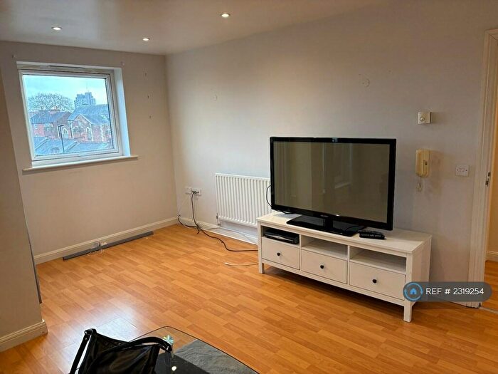 2 Bedroom Flat To Rent In Chiltern House, Aylesbury, HP19