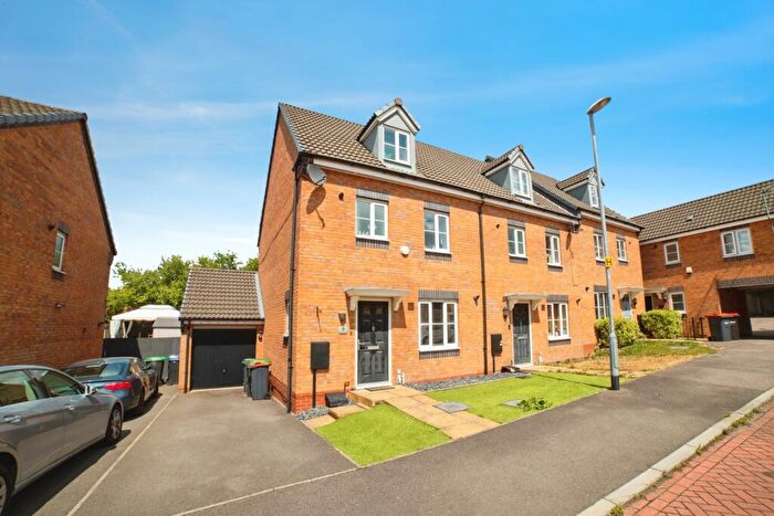 4 Bedroom End Of Terrace House For Sale In Ploughmans Grove, Huthwaite, Sutton-in-Ashfield, Nottinghamshire, NG17