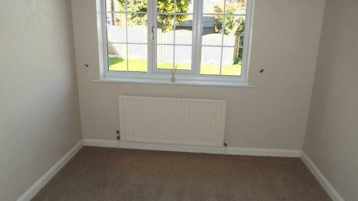2 Bedroom Detached Bungalow To Rent In Willow Place, Braithwell, Rotherham, S66