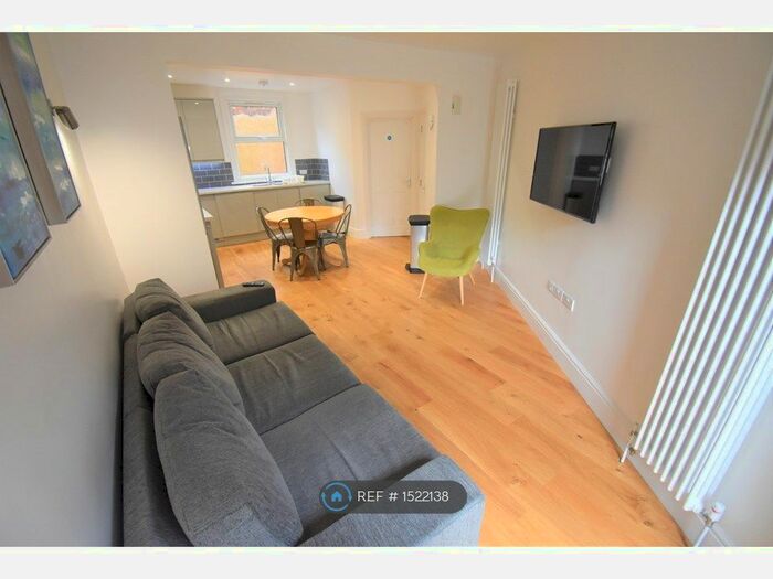 4 Bedroom Terraced House To Rent In Erleigh Road, Reading, RG1