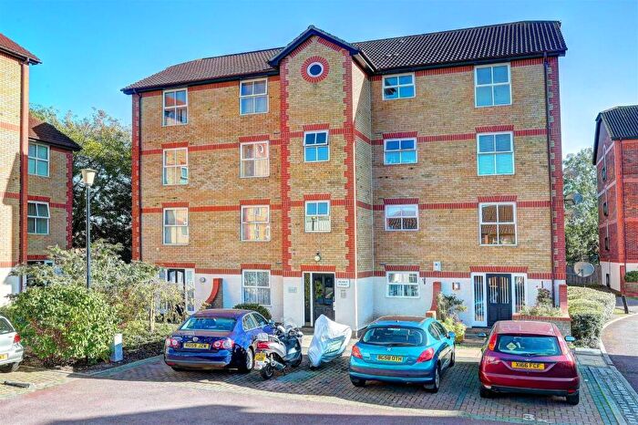 2 Bedroom Flat To Rent In Appleton Square, Mitcham, CR4