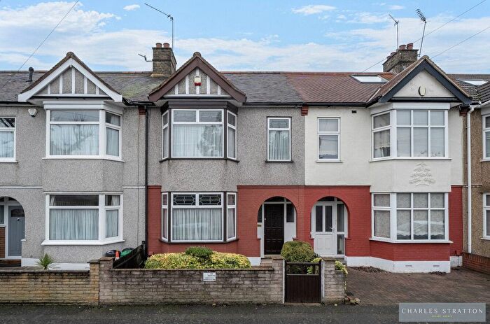 3 Bedroom Terraced House For Sale In Hastings Road, Gidea Park, RM2