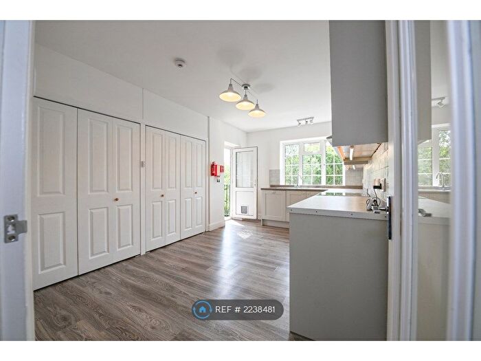 3 Bedroom Flat To Rent In Grange Street, St. Albans, AL3