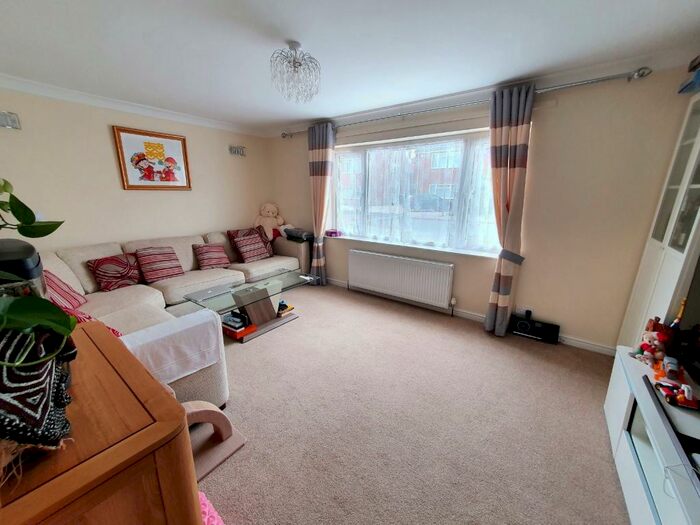 3 Bedroom Semi Detached House For Sale In Tregorrick Road, Exhall