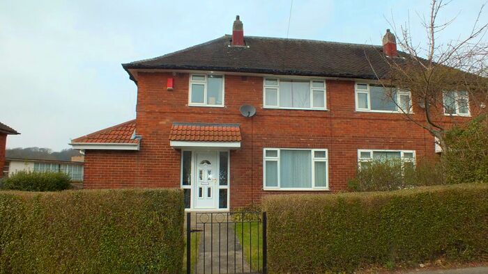 3 Bedroom Semi-Detached House To Rent In Foxcroft Mount, Leeds, West Yorkshire, LS6