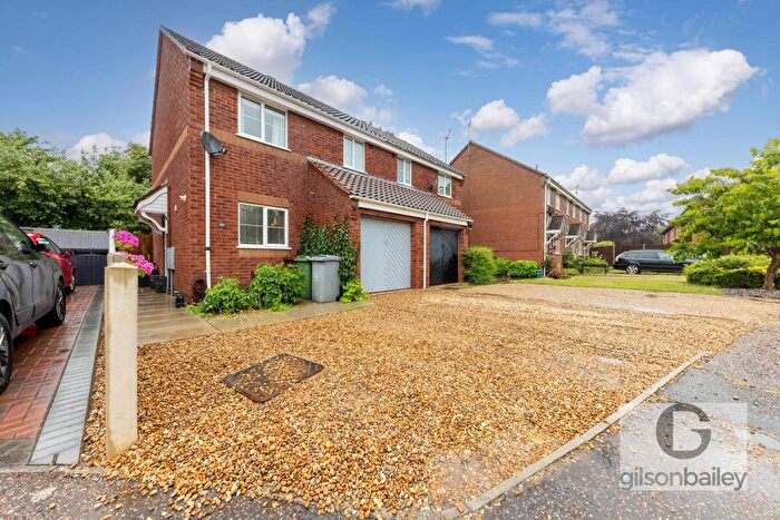 3 Bedroom Semi Detached House For Sale In High Way, Lingwood, NR13