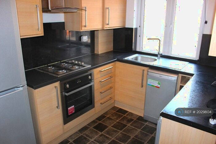 2 Bedroom Maisonette To Rent In Greenhill Way, Harrow, HA1