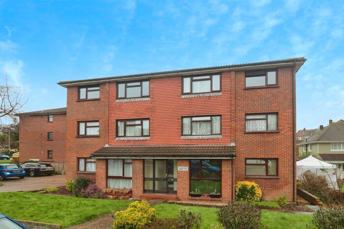 2 Bedroom Flat For Sale In Fearon Road, Hastings, TN34