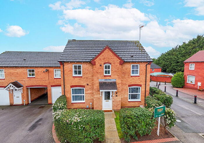 3 Bedroom Link Detached House For Sale In Wake Close, Wellingborough, NN8