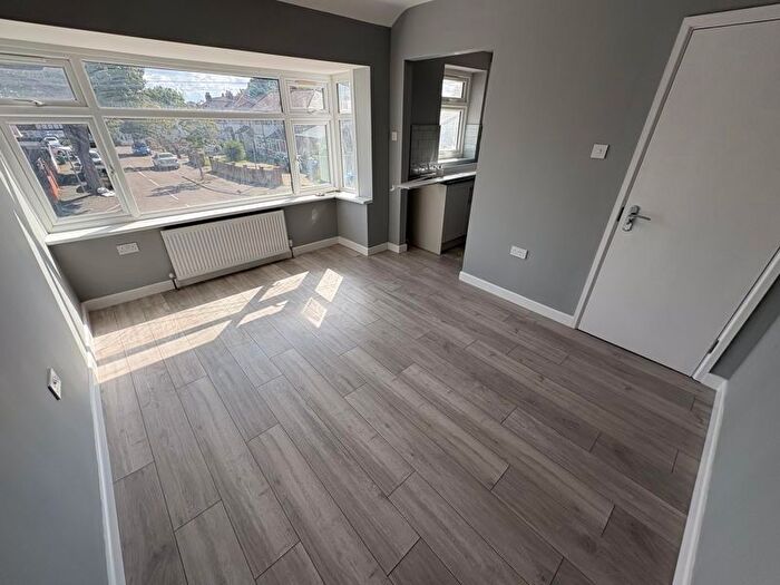 6 Bedroom Semi-detached House To Rent In Whittington Avenue, Hayes, UB4