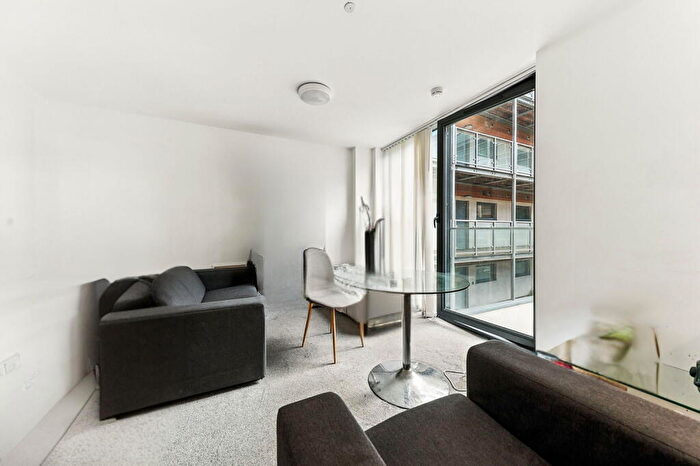 2 Bedroom Flat For Sale In Skinner Lane, Leeds, LS7