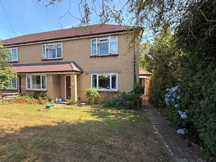 2 Bedroom Maisonette For Sale In Farm Road, Warlingham, Surrey, CR6