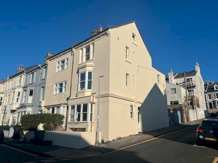 2 Bedroom Flat To Rent In Warleigh Road, Brighton, BN1