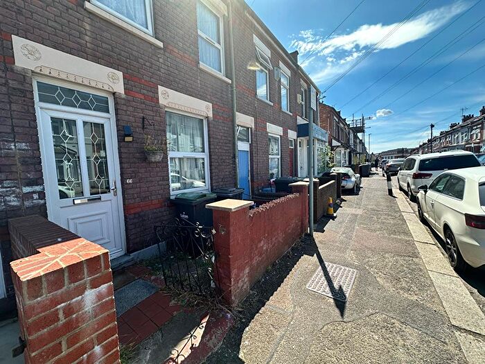 2 Bedroom Terraced House To Rent In Saxon Road, Luton, Bedfordshire, LU3