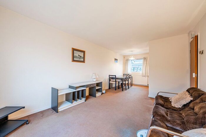 2 Bedroom Semi-Detached House For Sale In Hillend Road, Clarkston, G76