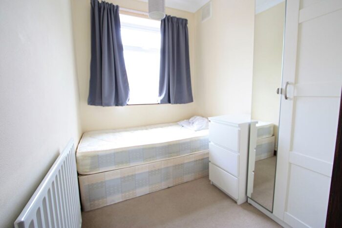 1 Bedroom Flat To Rent In Woodstock Way, Mitcham, CR4